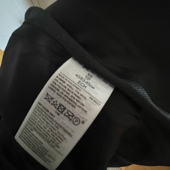 Banana republic cape. - Picture 3 of 3